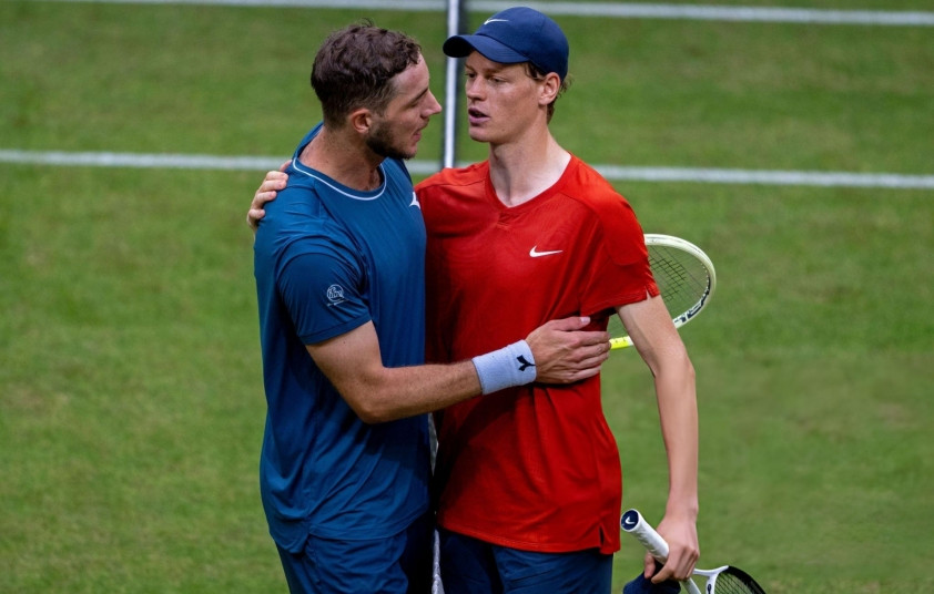 Jannik Sinner khẳng định đẳng cấp số 1, vượt qua Jan-Lennard Struff vào bán kết Wimbledon 2026
