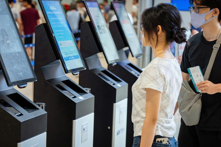 Bay từ Nội Bài, hành khách cần mang gì để check-in bằng sinh trắc học?