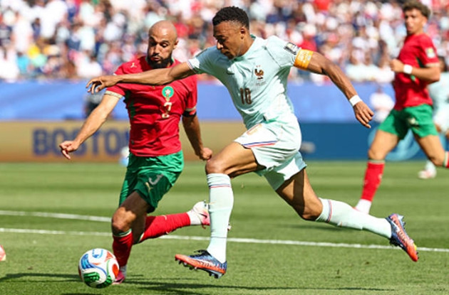 Mazraoui và tỷ lệ chuyền bóng 98% không thể giúp Morocco tạo bất ngờ trước tuyển Pháp