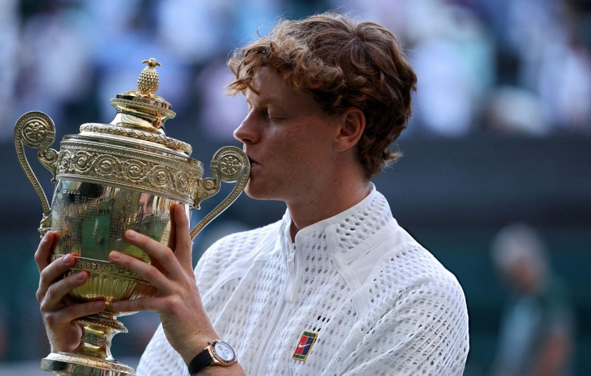 Jannik Sinner bảo vệ thành công ngôi vương Wimbledon sau màn ngược dòng trước Alexander Zverev