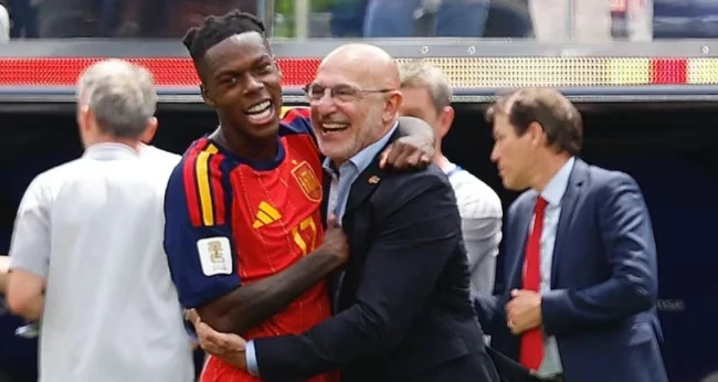 Luis de la Fuente 2.0: Nghệ thuật xoay tua đưa Tây Ban Nha tiến sát ngai vàng World Cup