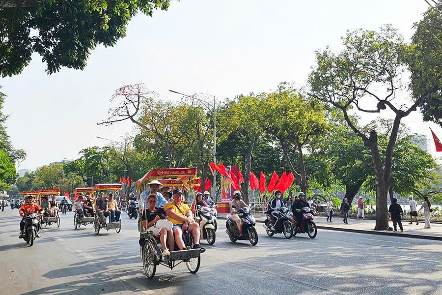 Hà Nội họp xem xét cơ chế hỗ trợ bữa ăn bán trú, chăm sóc người cao tuổi