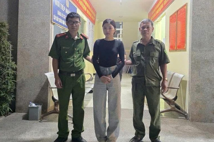 Bắt 'nữ quái' 21 tuổi là đối tượng truy nã đặc biệt nguy hiểm