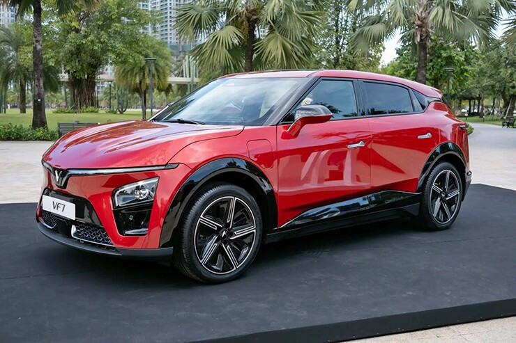 VinFast VF 7 2026: SUV điện thể thao giảm giá lăn bánh tới 58 triệu đồng