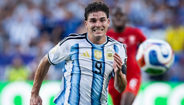 Arsenal gây sốc với thương vụ Julian Alvarez, Liverpool giữ chân trụ cột trước sự chèo kéo từ Italy