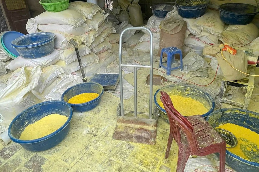 Bắt Đặng Thị Nga sản xuất gần 5 tấn tinh bột nghệ giả từ bột sắn, bột ngô
