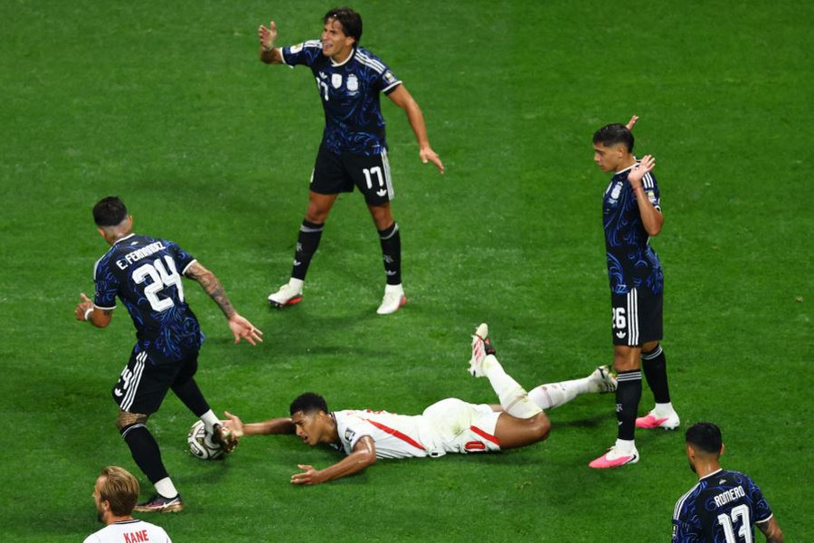 Argentina và 29 lần thi triển nghệ thuật hắc ám khiến tuyển Anh khốn đốn