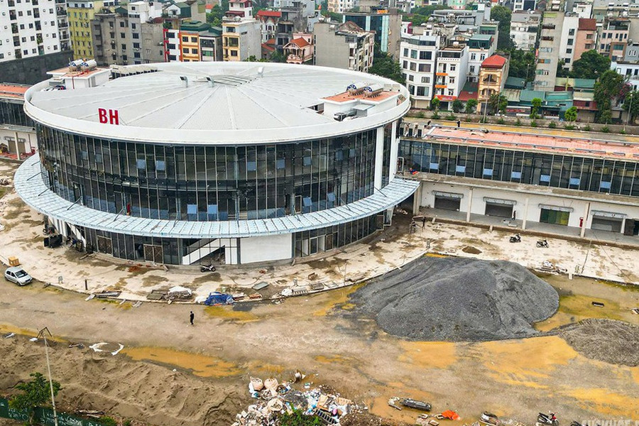 Cận cảnh bến xe hình tròn độc đáo bên đường Vành đai 3 Hà Nội