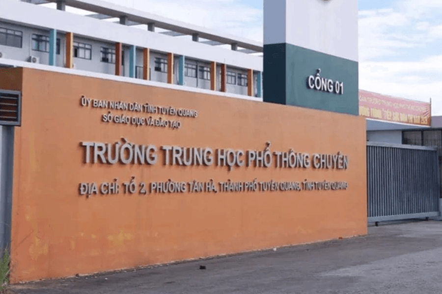 Vụ gian lận thi tốt nghiệp THPT tại Tuyên Quang: Một giáo viên môn Ngữ văn ra đầu thú