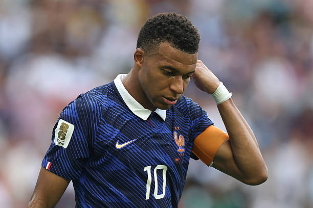 Pháp 4-6 Anh: Mbappe lập kỷ lục World Cup trong ngày hàng thủ Les Bleus sụp đổ