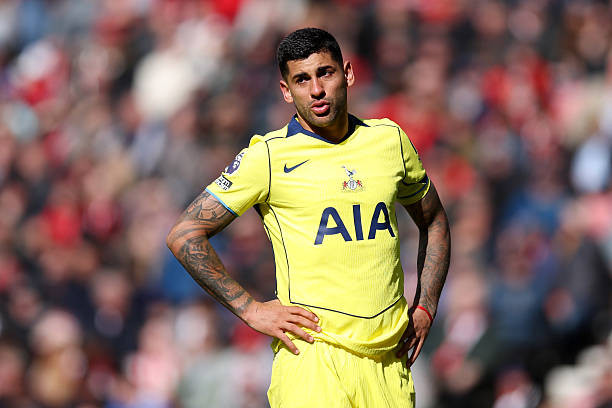 Ngôi sao Cristian Romero chia tay Tottenham: Cuộc đua giữa Inter Milan và Barcelona