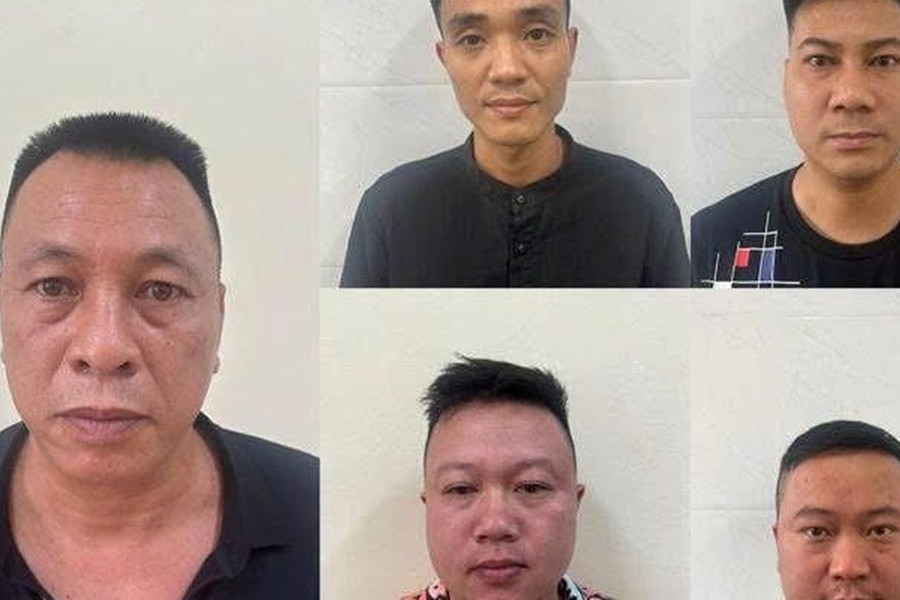 5 người đang 'nặn 3 cây' thì công an ập vào bắt quả tang