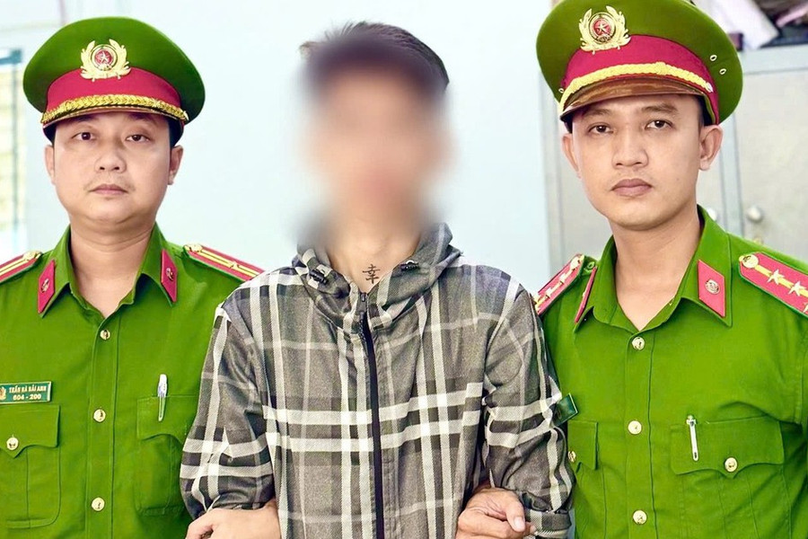 Dùng kiếm chém người sau trận bóng đá giao hữu