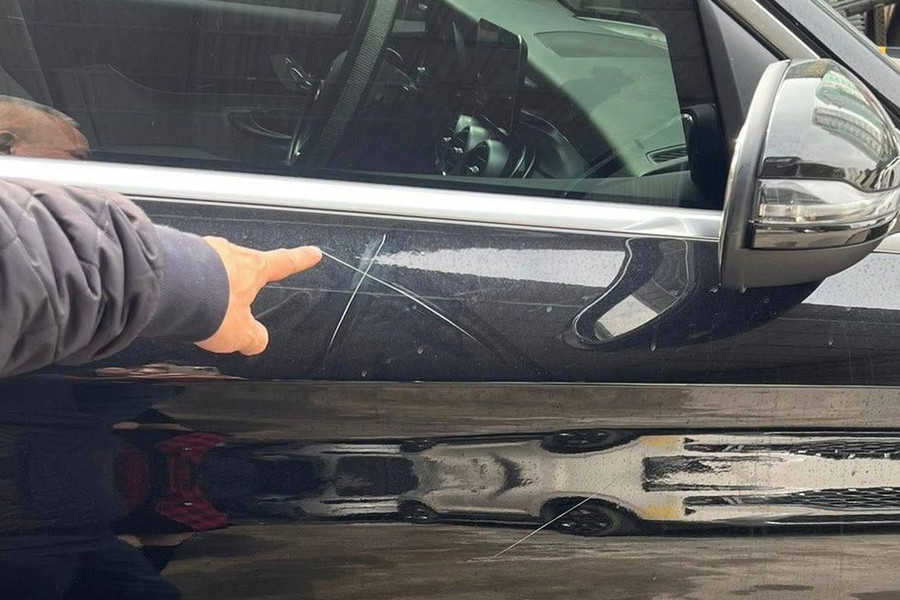 Vụ xe Mercedes bị cào xước: Trả hồ sơ điều tra bổ sung do xe đang 'cắm' ngân hàng