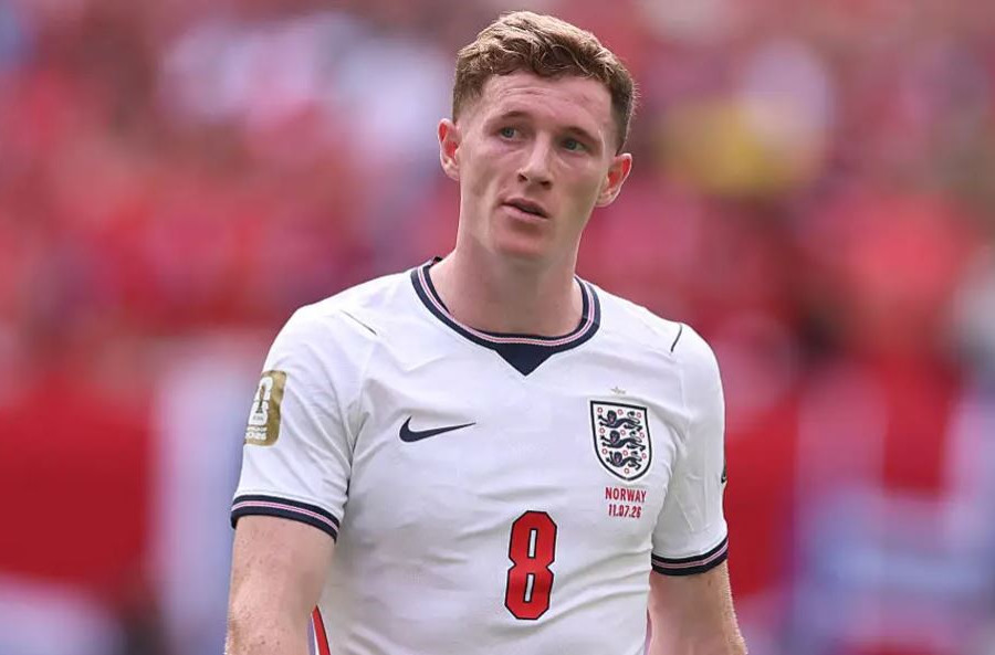Tân binh 116 triệu bảng Elliot Anderson châm ngòi đại chiến bằng tuyên bố Man City là nhà vua Manchester