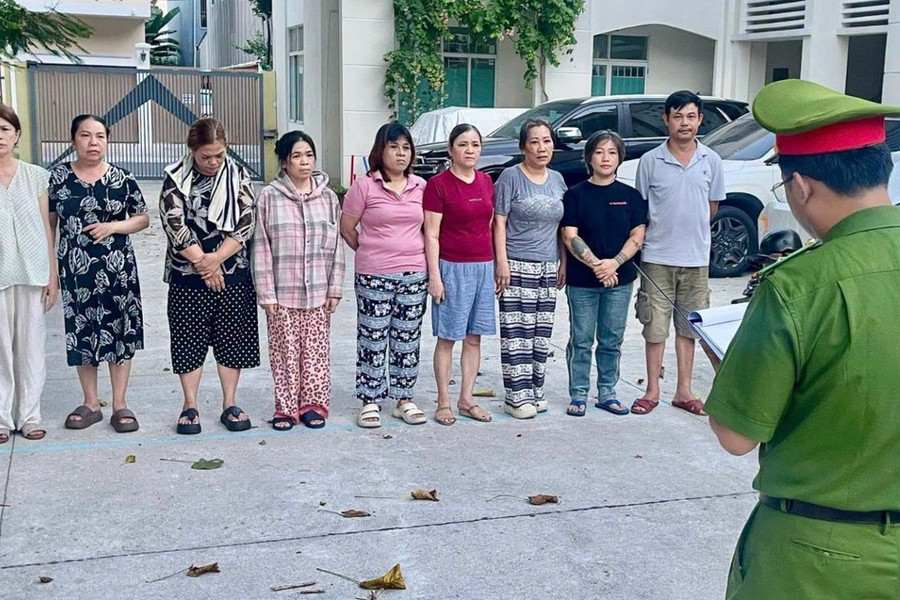 Ném điện thoại lên trần nhà vệ sinh để phi tang, lộ đường dây số đề gần 8 tỷ đồng