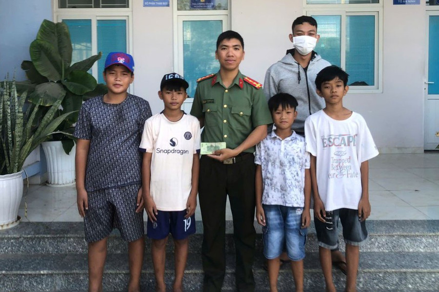 Nhặt được 5 triệu đồng, 4 học sinh liền làm ngay việc này