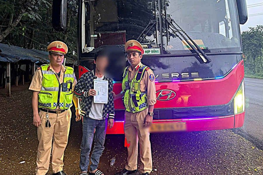 Tài xế xe khách dương tính với ma túy, chạy trên đường với tốc độ 134 km/h
