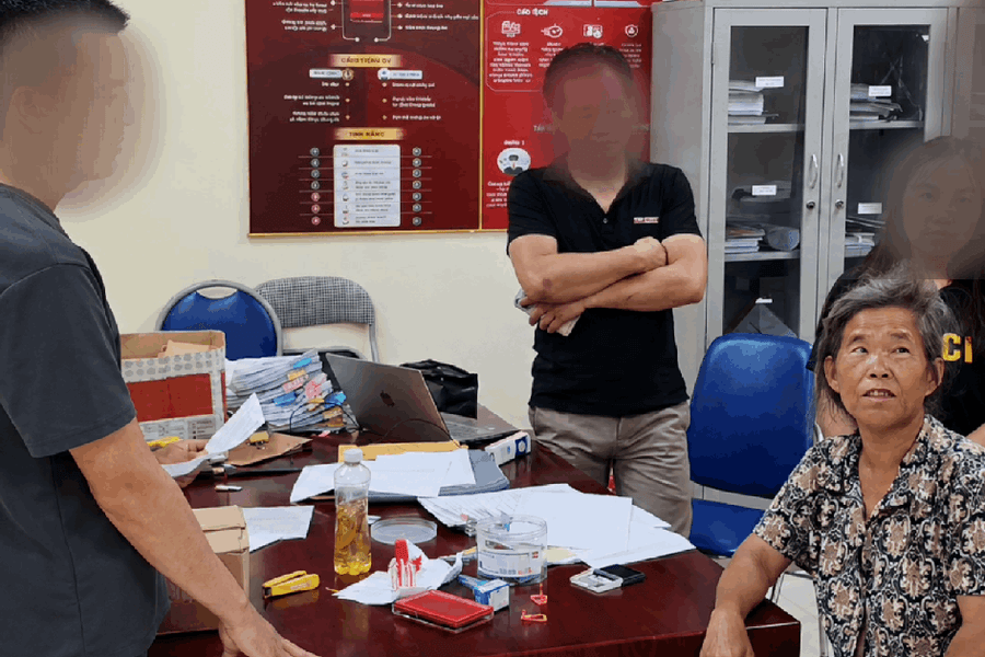 Hai phụ nữ bị khởi tố sau khi công an test nhanh ma túy