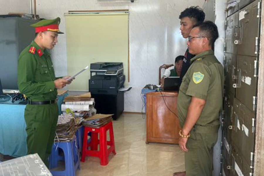 Mang dao đi giải quyết mâu thuẫn, bị đánh phải nhập viện