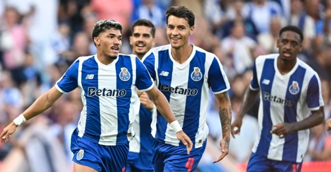 Porto quật ngã dàn cầu thủ trẻ Aston Villa 2-1 tại Estadio do Dragao