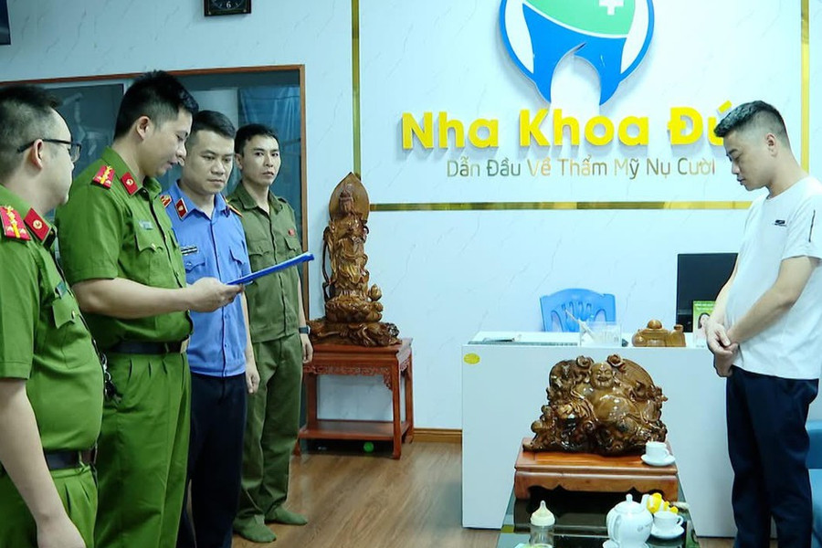 Không phải bác sĩ vẫn mở phòng khám và 'điều trị' cho bệnh nhân