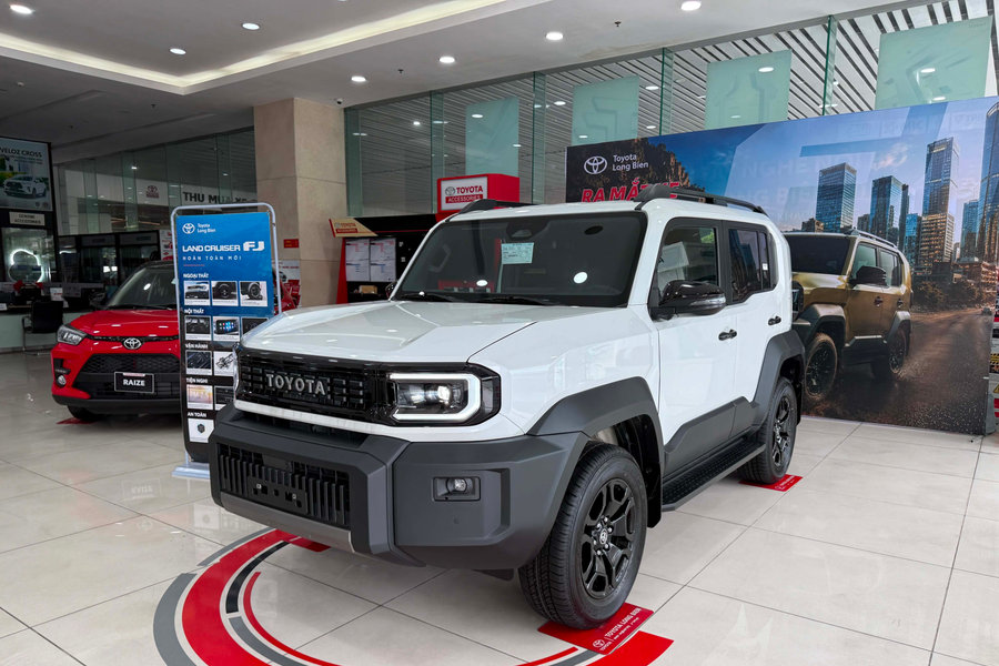 Cận cảnh Toyota Land Cruiser FJ giá từ 1,198 tỷ đồng