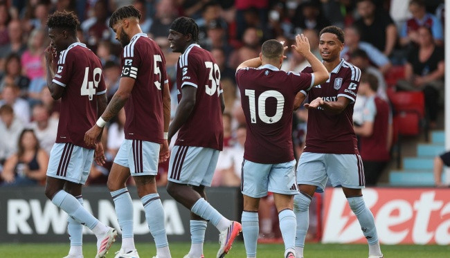 Aston Villa thua Real Sociedad 2-4, hàng thủ lộ khoảng trống ở trận giao hữu hè