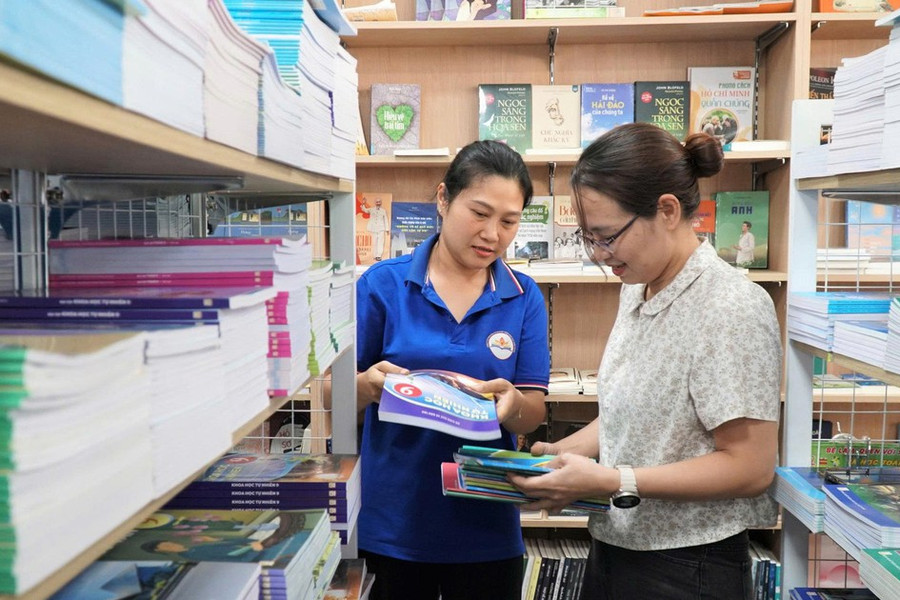 Năm đầu thống nhất một bộ sách giáo khoa: Giá giảm, không còn cảnh chạy tìm sách