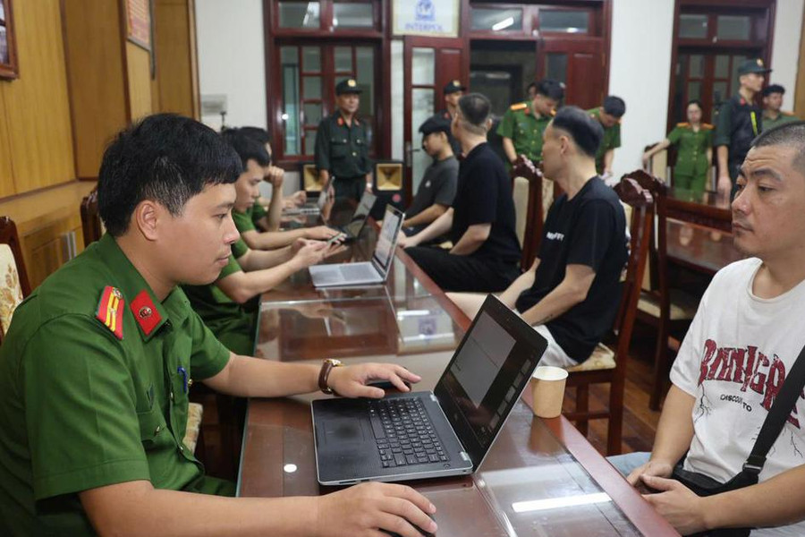 Bắt giữ 8 người Hàn Quốc bị truy nã đỏ của Interpol từ Campuchia sang Việt Nam hoạt động