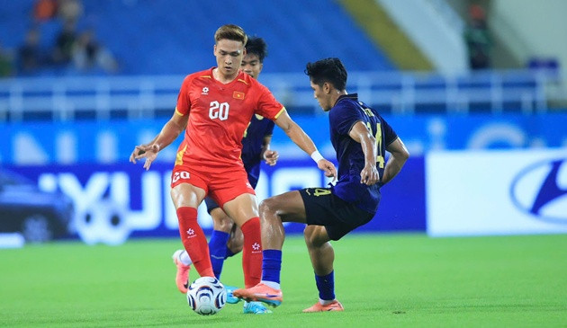 Đội tuyển Việt Nam thắng Campuchia 3-1: Ngôi đầu bảng A và những bài toán của HLV Kim Sang-sik