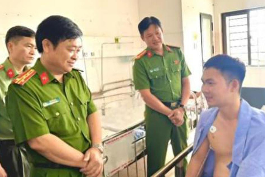 Nhóm 'cẩu tặc' thủ vũ khí nguy hiểm, tấn công Thượng úy Công an trọng thương rồi bỏ trốn