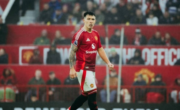 Lisandro Martinez phải tập riêng tại Carrington khiến hàng thủ Man United đối mặt nỗi lo lớn