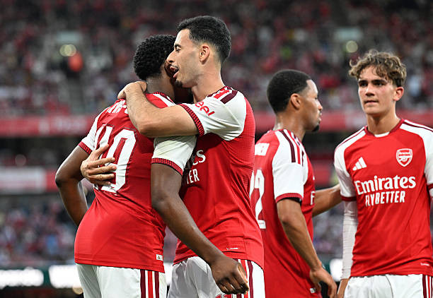 Arsenal khuất phục Como trên chấm luân lưu nhờ sự tỏa sáng rực rỡ của David Raya tại Emirates