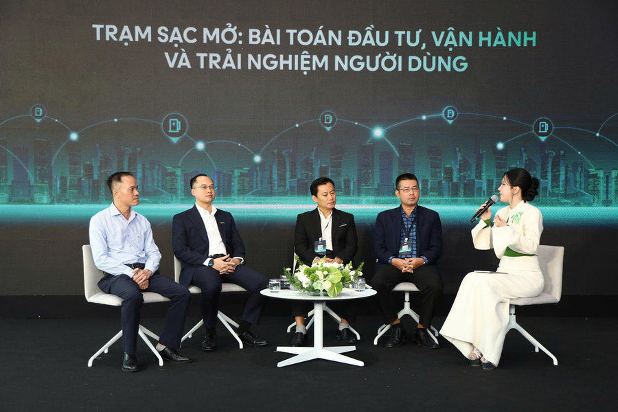 Người đi xe điện phải dùng 5 - 7 ứng dụng để sử dụng các trạm sạc