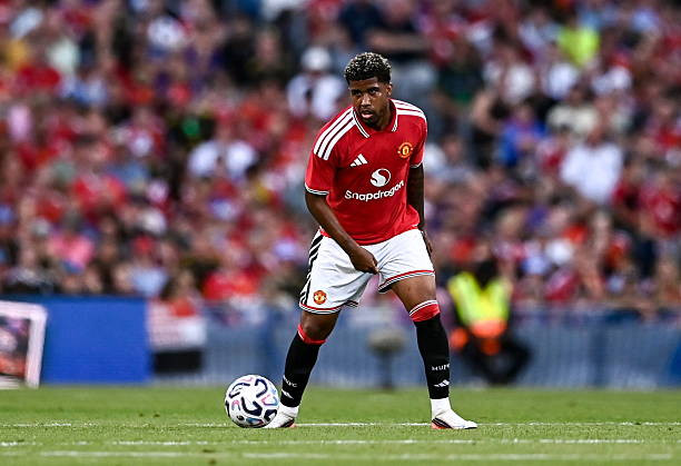 Andrey Santos rực sáng trong vai trò tiền vệ mỏ neo mới đầy hứa hẹn của Manchester United