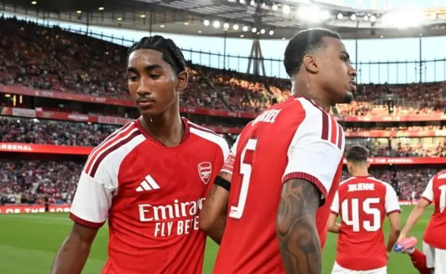 Arsenal tìm ra phương án thay thế William Saliba từ ngọc quý 16 tuổi Hale End Marli Salmon