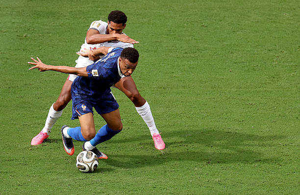 Arsenal nhắm Jarell Quansah thay William Saliba: Nước đi chiến thuật hoàn hảo của Mikel Arteta