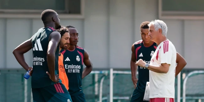 Mourinho tái thiết Real Madrid bằng sơ đồ 4-2-3-1 và dàn tân binh đắt giá mùa giải 2026/27