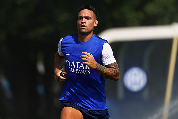 Barcelona dốc nguồn tài chính lớn chiêu mộ Lautaro Martinez sau khi bỏ lỡ Julian Alvarez