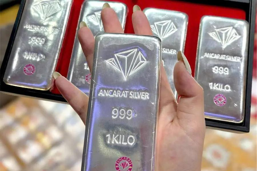 Giá bạc hôm nay 24/8: Thị trường thế giới áp sát 70 USD/ounce, trong nước duy trì đà tăng