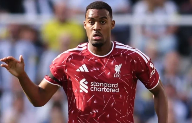 HLV Andoni Iraola và canh bạc chiến thuật nơi tuyến giữa của Liverpool tại Ngoại hạng Anh