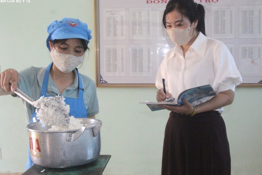 Hải Phòng sẽ dừng hợp đồng với cơ sở nấu ăn trường học không bảo đảm ATTP