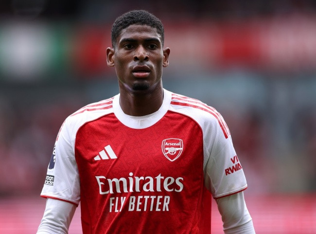 Arsenal quyết giữ Cristhian Mosquera trước sự săn đón từ Fenerbahce và các đại gia Ả Rập