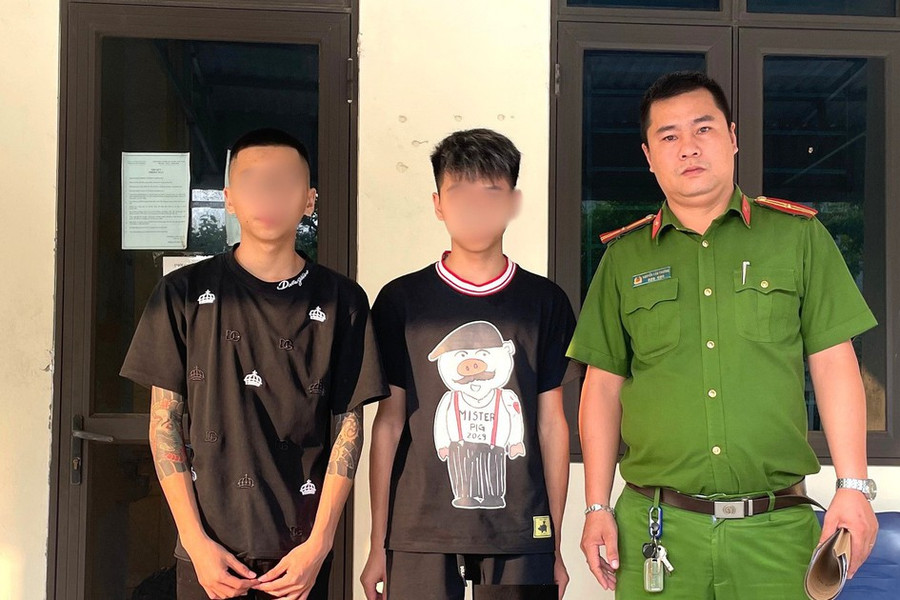 Hai thiếu niên vô cớ chém người đi đường vì cho rằng bị ‘nhìn đểu’